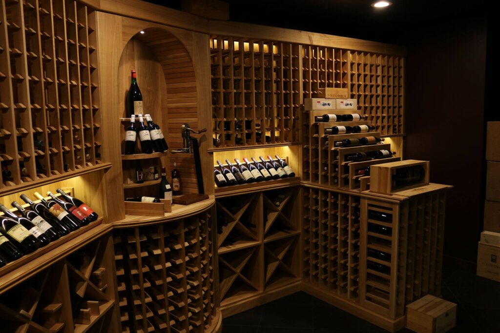 Domowa Winiarnia w Piwnicy – Realizuj Marzenia z SIG Furniture